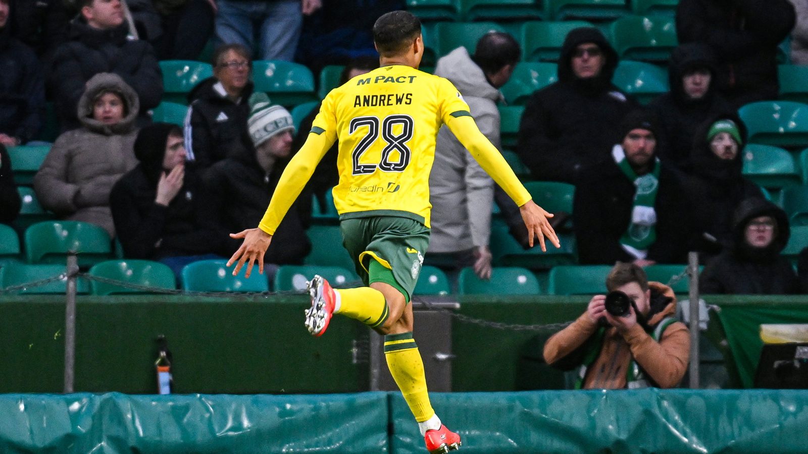 Andrews Strikes Late as Hibernian Stun 10-Man Celtic